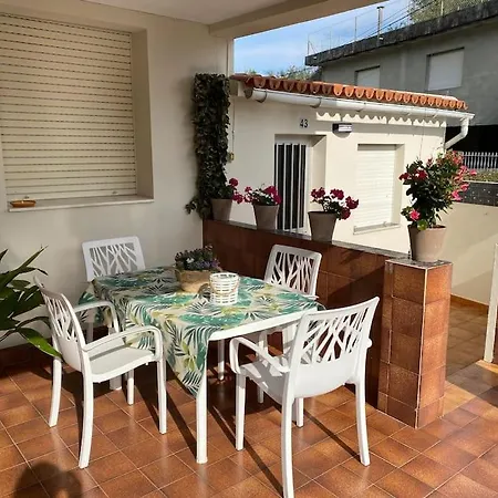 Playa, Jardin Y Piscina En Cabo Udra Feriehus Pontevedra